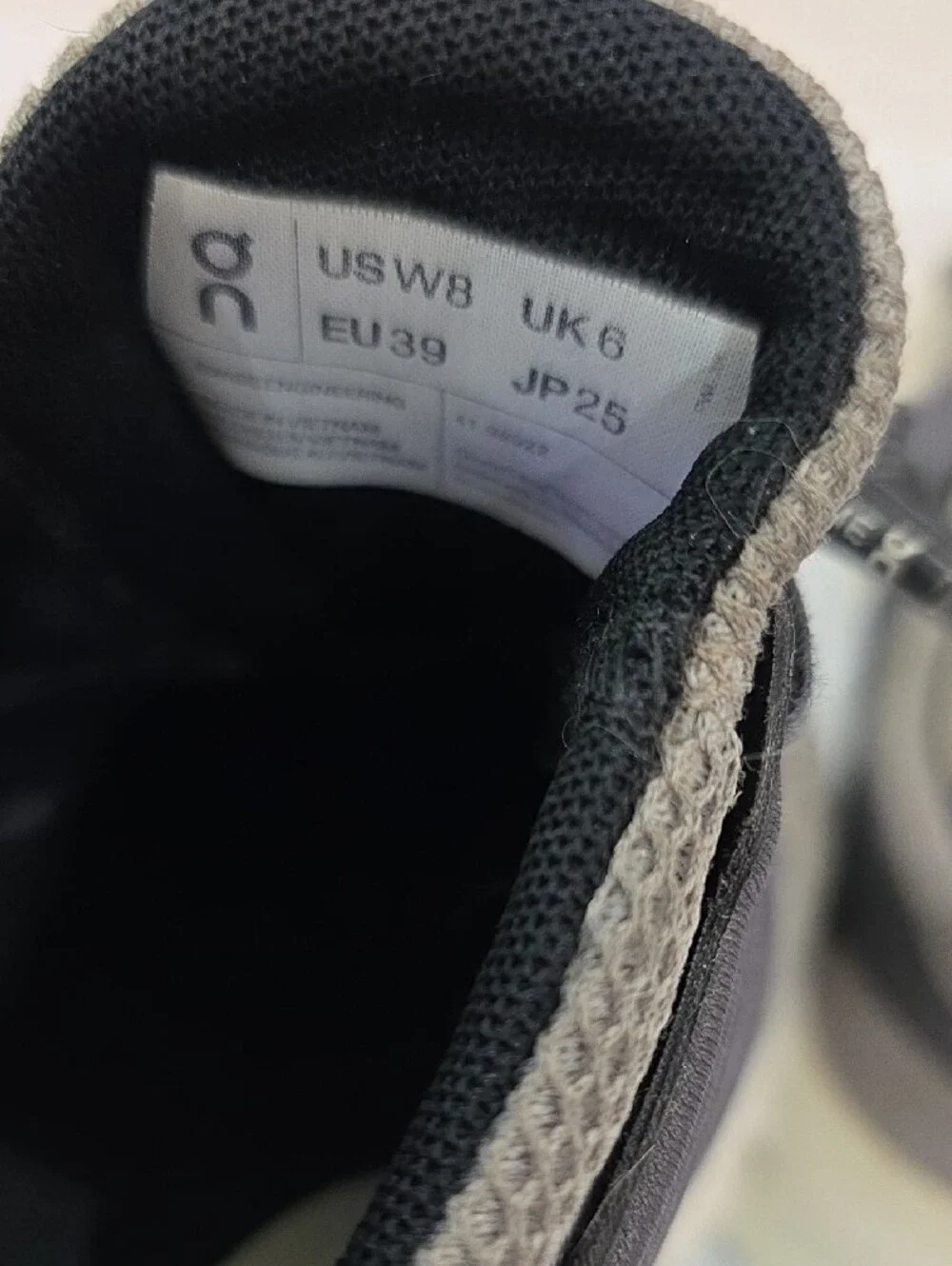 On Running CloudSwift Women's Shoes in Gray and Black Size 8